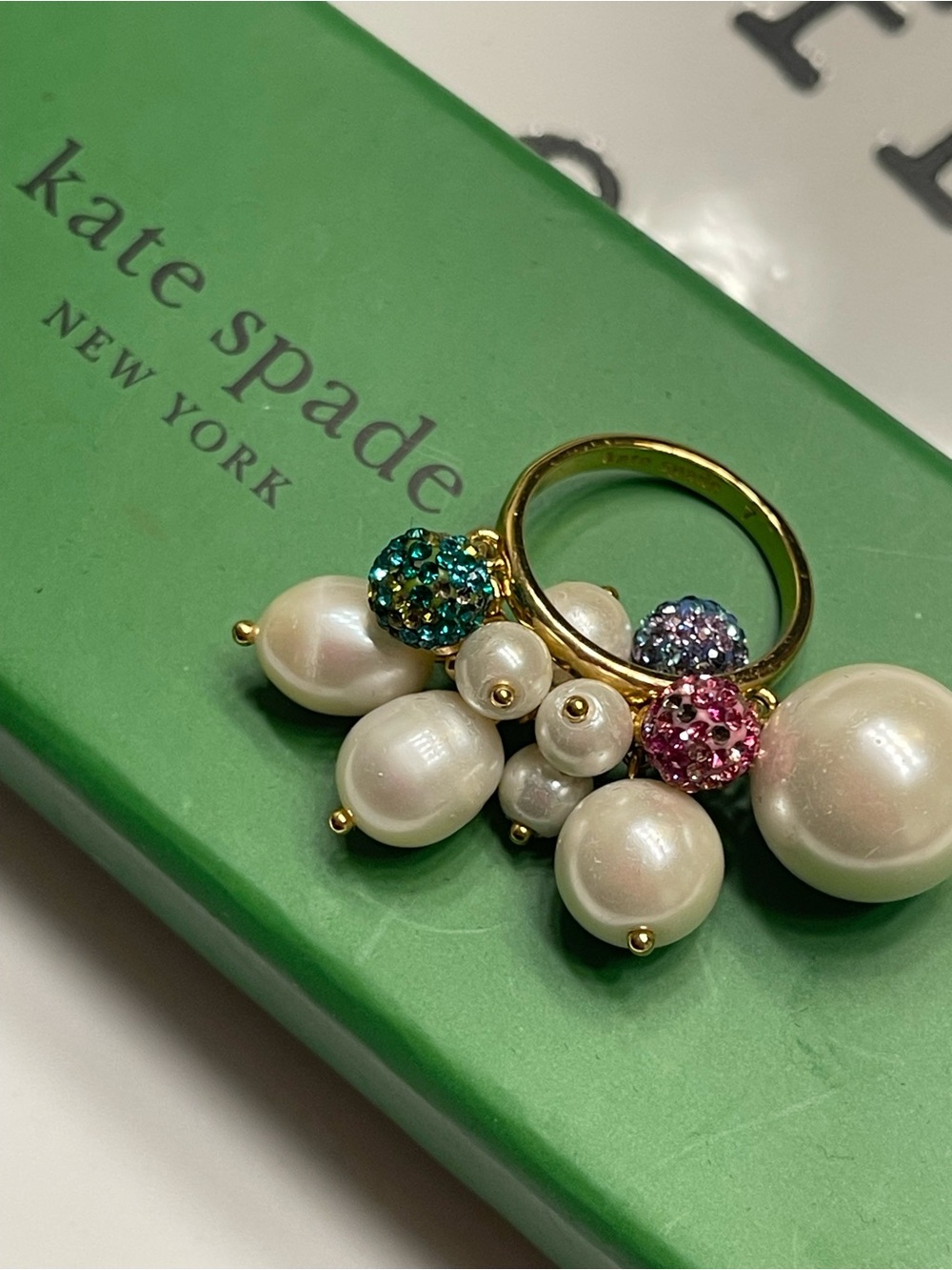 Kate Spade NWOT Elegant Gold and Pearl Cluster Ring